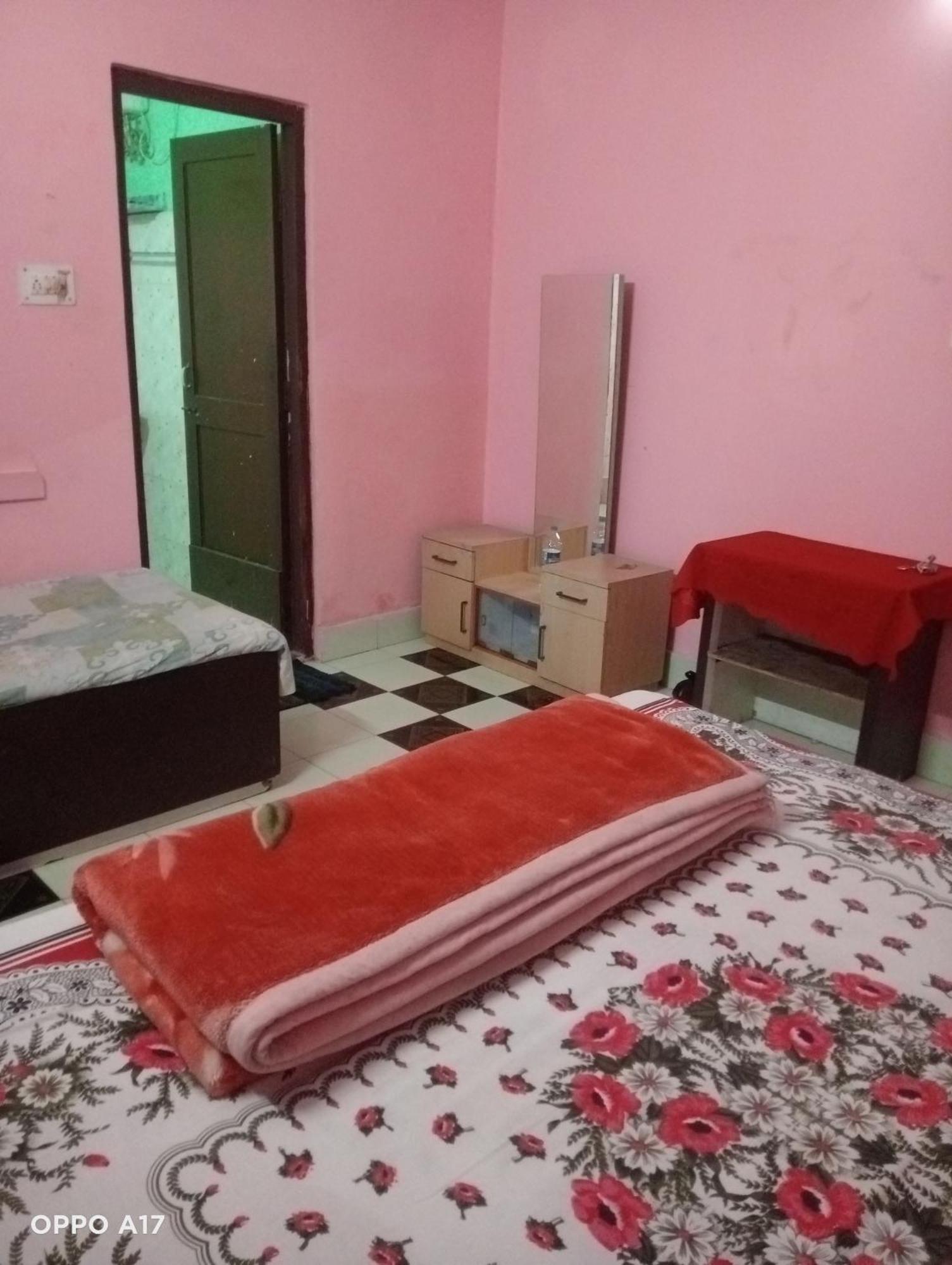 Swaroop Ashray Homestay シリグリ 部屋 写真